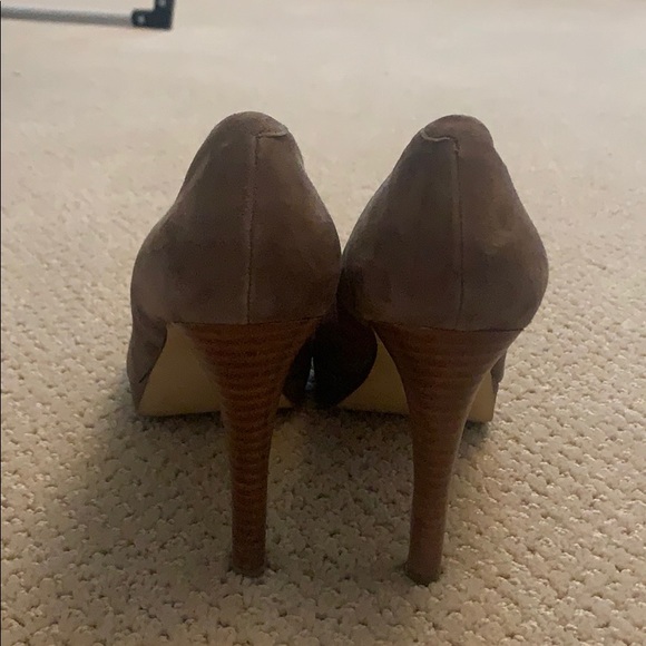 WOMENS Banana Republic Brown Suede High Heels - Picture 5 of 6